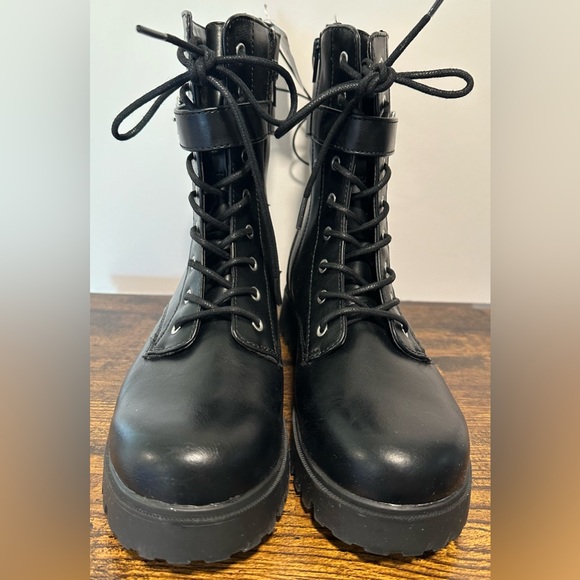 Arizona Women’s Black Fox Block Heel Combat Boots NWT Size 10 - Picture 8 of 8